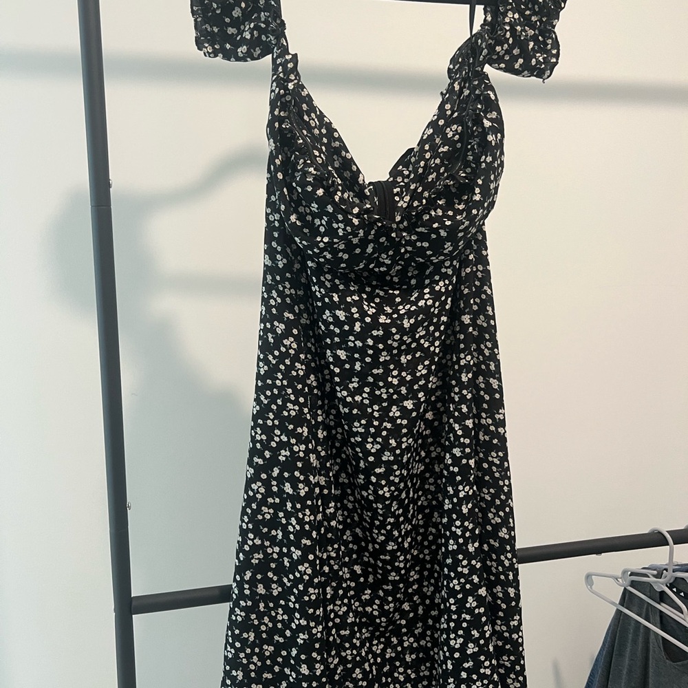 SHEIN Black Strapless Dress with White Floral Pattern
